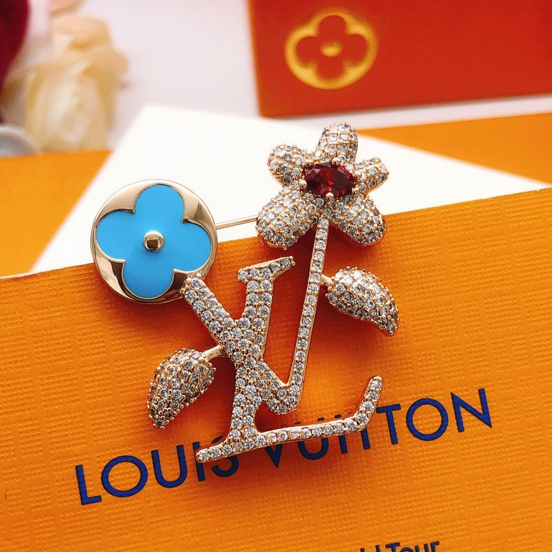 Louis Vuitton Blooming 18K Gold Brooch product image 3, provided for visual reference and product detail review