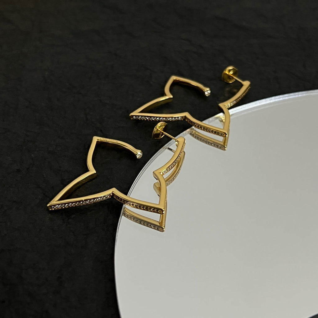 Louis Vuitton Debuts Blossom 18K Gold Earrings product image 5, provided for visual reference and product detail review