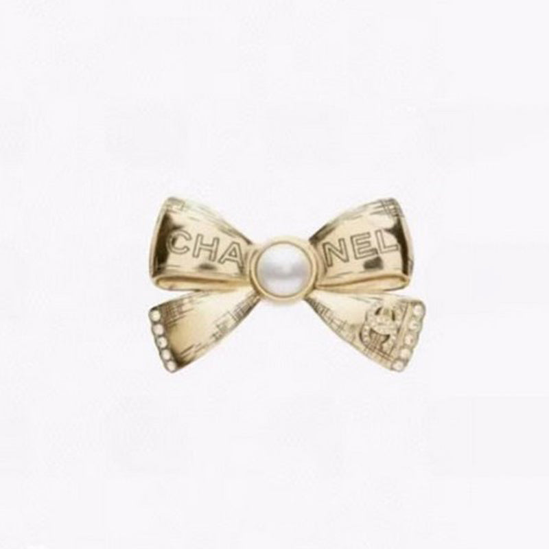 Chanel Bow Tie Gold 18K Gold Brooch product image 1, provided for visual reference and product detail review