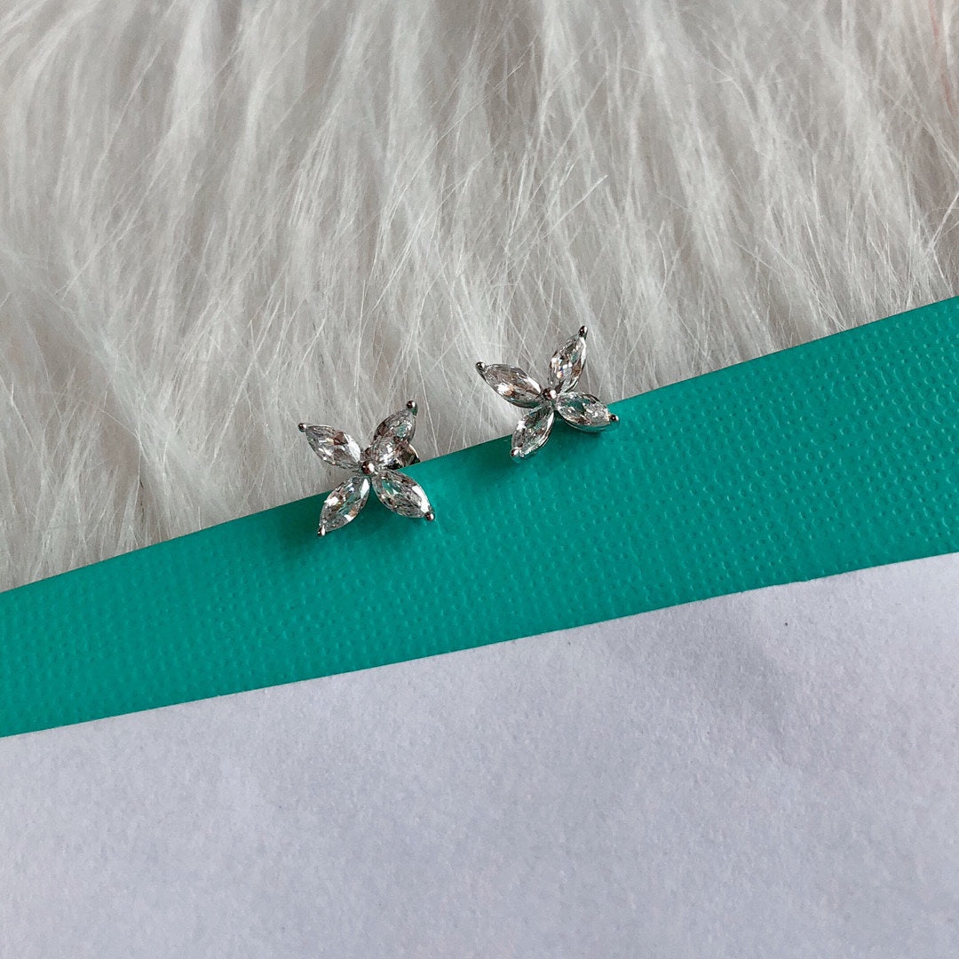 Tiffany Victoria 18K Gold Earrings product image 8, provided for visual reference and product detail review