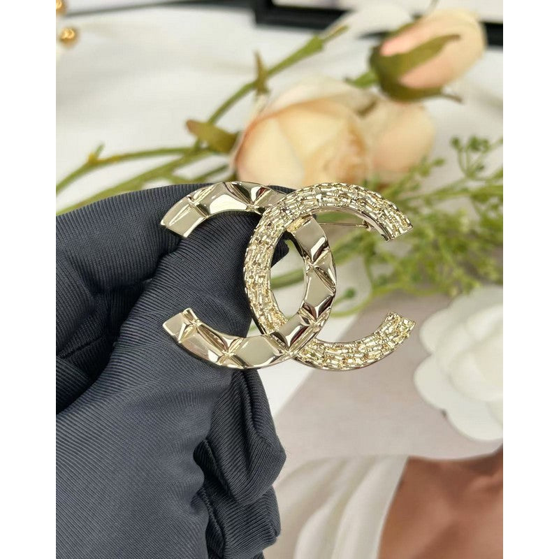 Chanel Gold 18K Gold Brooch product image 5, provided for visual reference and product detail review