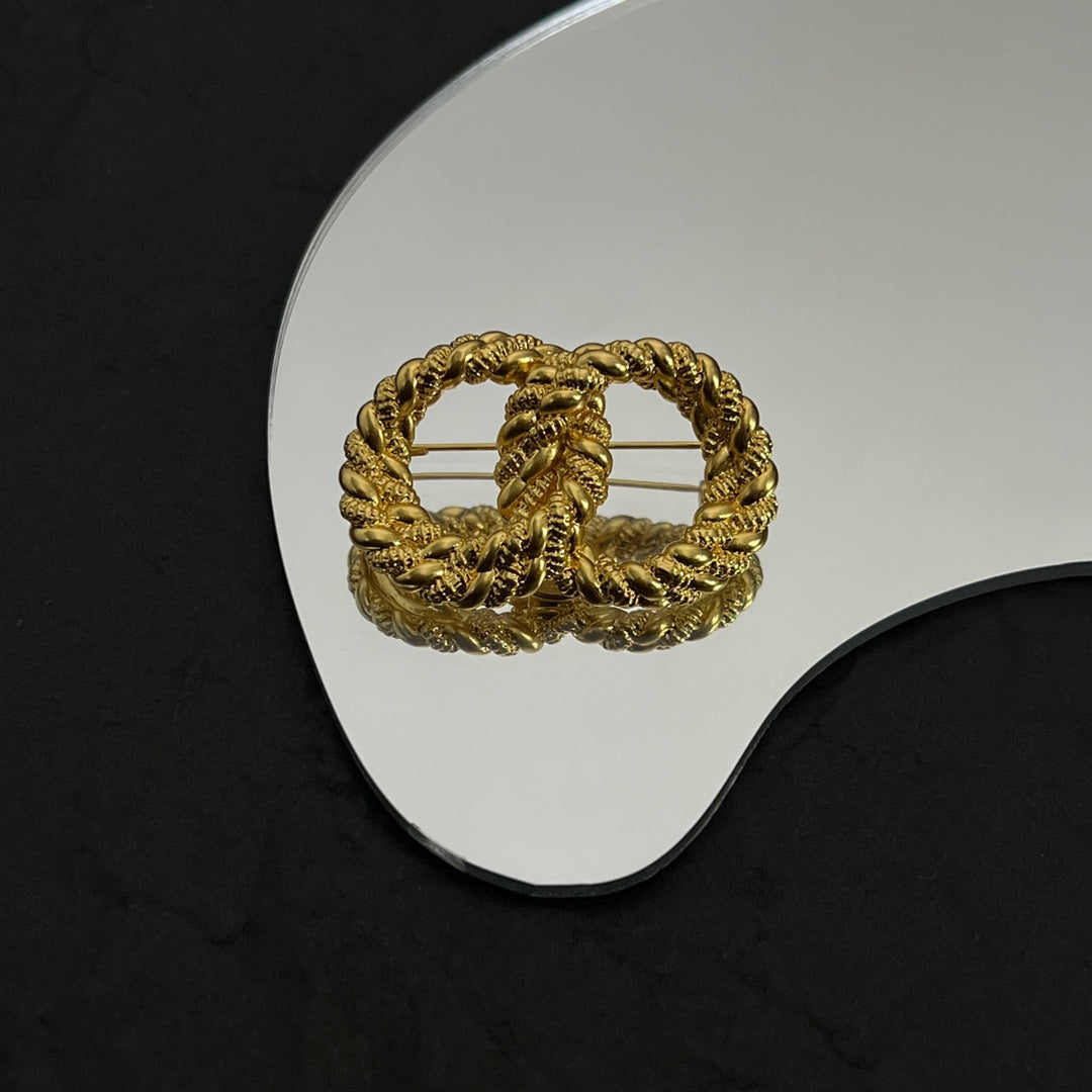 Dior Revolution 18K Gold Brooch product image 4, provided for visual reference and product detail review