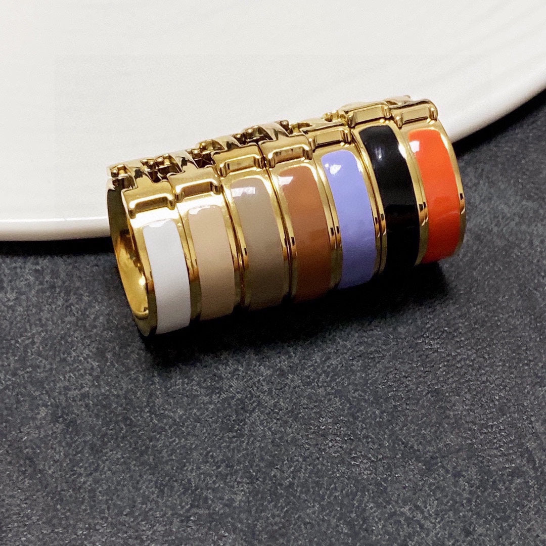 Hermes Vintage Clic 18K Gold Ring product image 7, provided for visual reference and product detail review