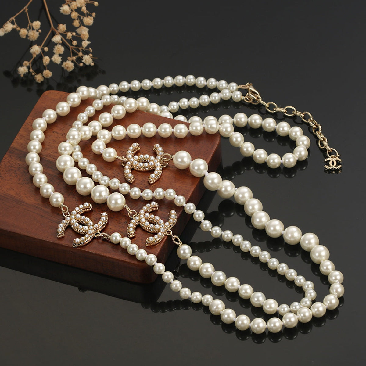 Chanel Long Pearls 18K Gold Necklace product image 4, provided for visual reference and product detail review