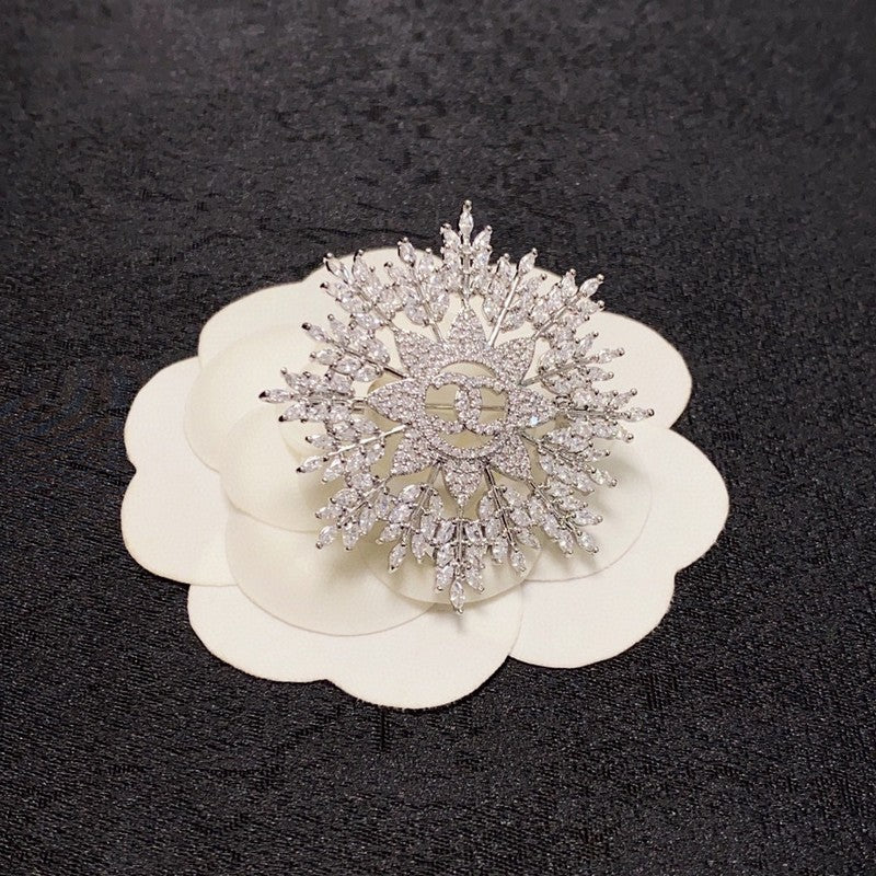 Chanel Flower Crystal 18K Gold Brooch product image 6, provided for visual reference and product detail review