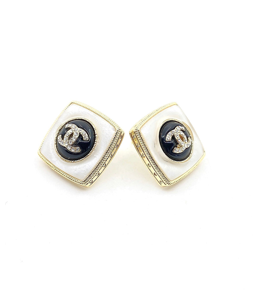 Chanel Pearl Square 18K Gold Earrings product image 4, provided for visual reference and product detail review