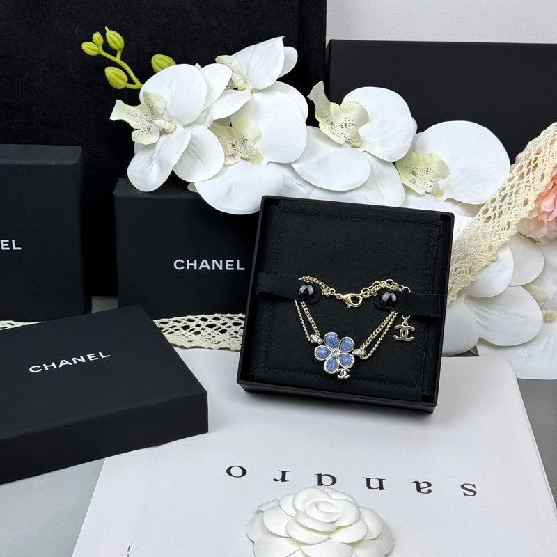 Chanel 26C Blue Flower Diamond 18K Gold Bracelet product image 5, provided for visual reference and product detail review