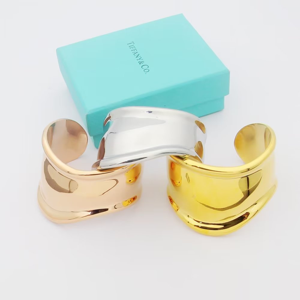 Tiffany Elsa Peretti Small Bone Cuff 18K Gold Bracelet product image 9, provided for visual reference and product detail