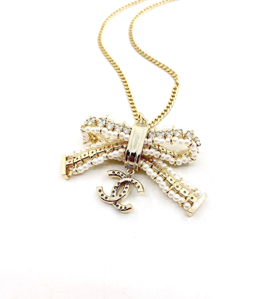 Chanel Bow Tie 18K Gold Necklace product image 4, provided for visual reference and product detail review