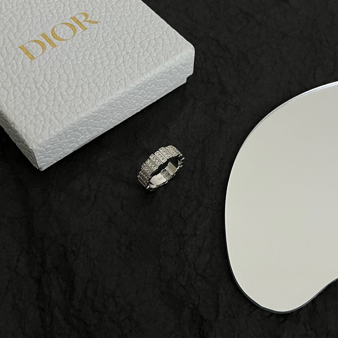 Dior Gem Diamonds 18K Gold Ring product image 5, provided for visual reference and product detail review