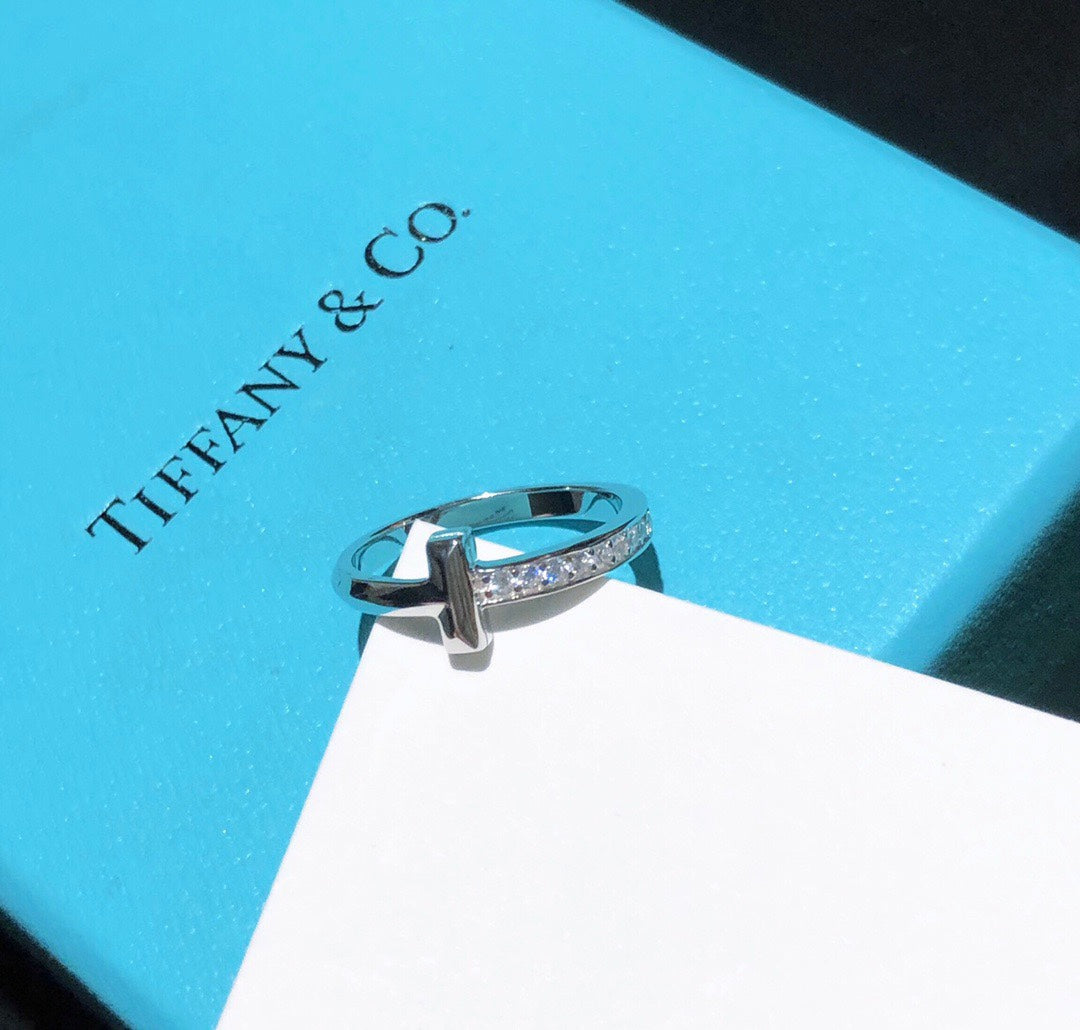 Tiffany T1 Diamond 18K Gold Ring product image 7, provided for visual reference and product detail review