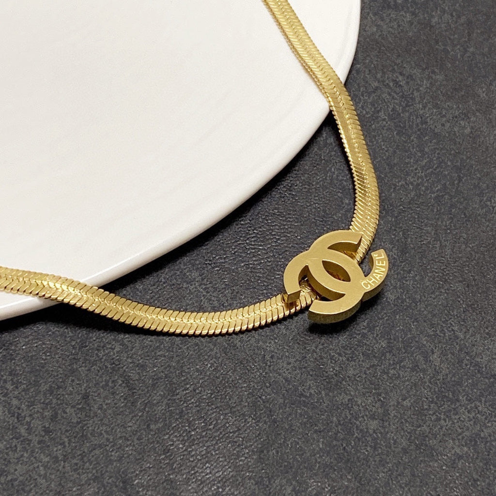 Chanel Gold Chain Choker 18K Gold Necklace product image 6, provided for visual reference and product detail review