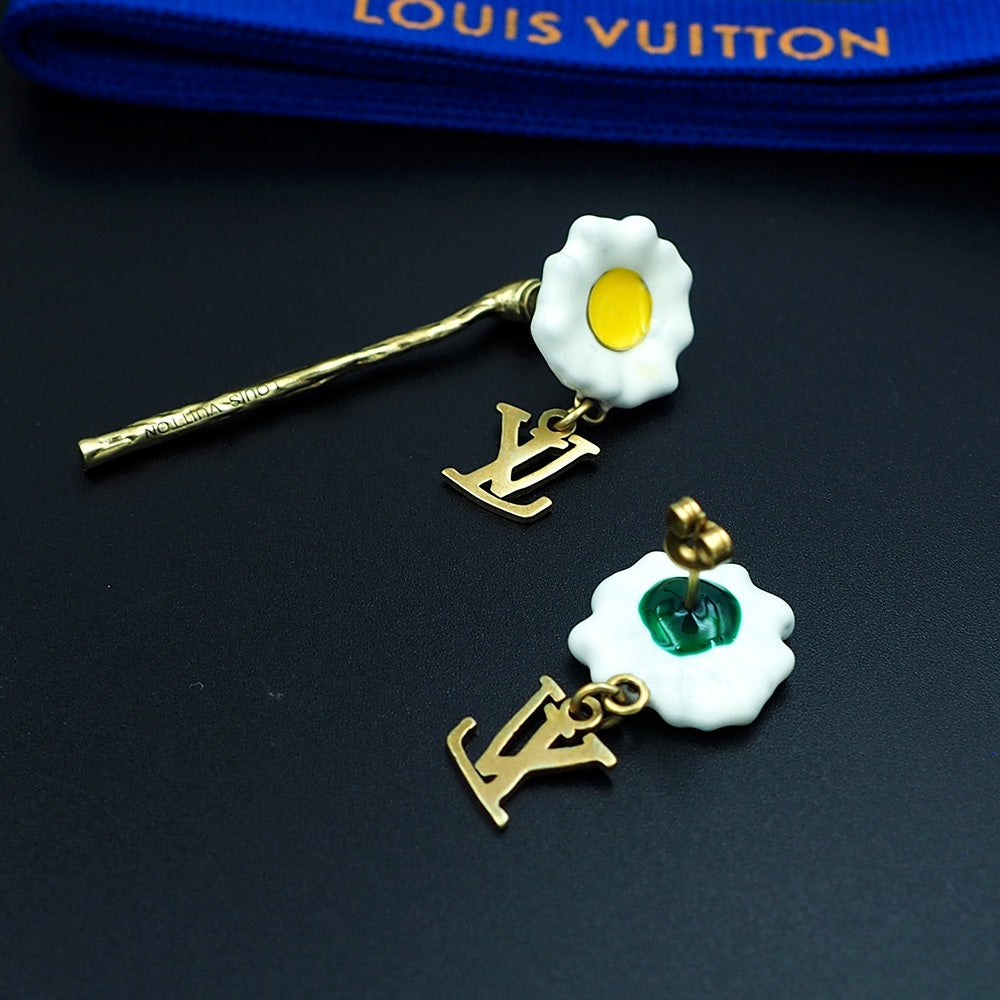 Louis Vuitton Gardening 18K Gold Earrings product image 4, provided for visual reference and product detail review