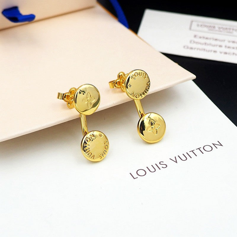 Louis Vuitton Studs 18K Gold Earrings product image 4, provided for visual reference and product detail review