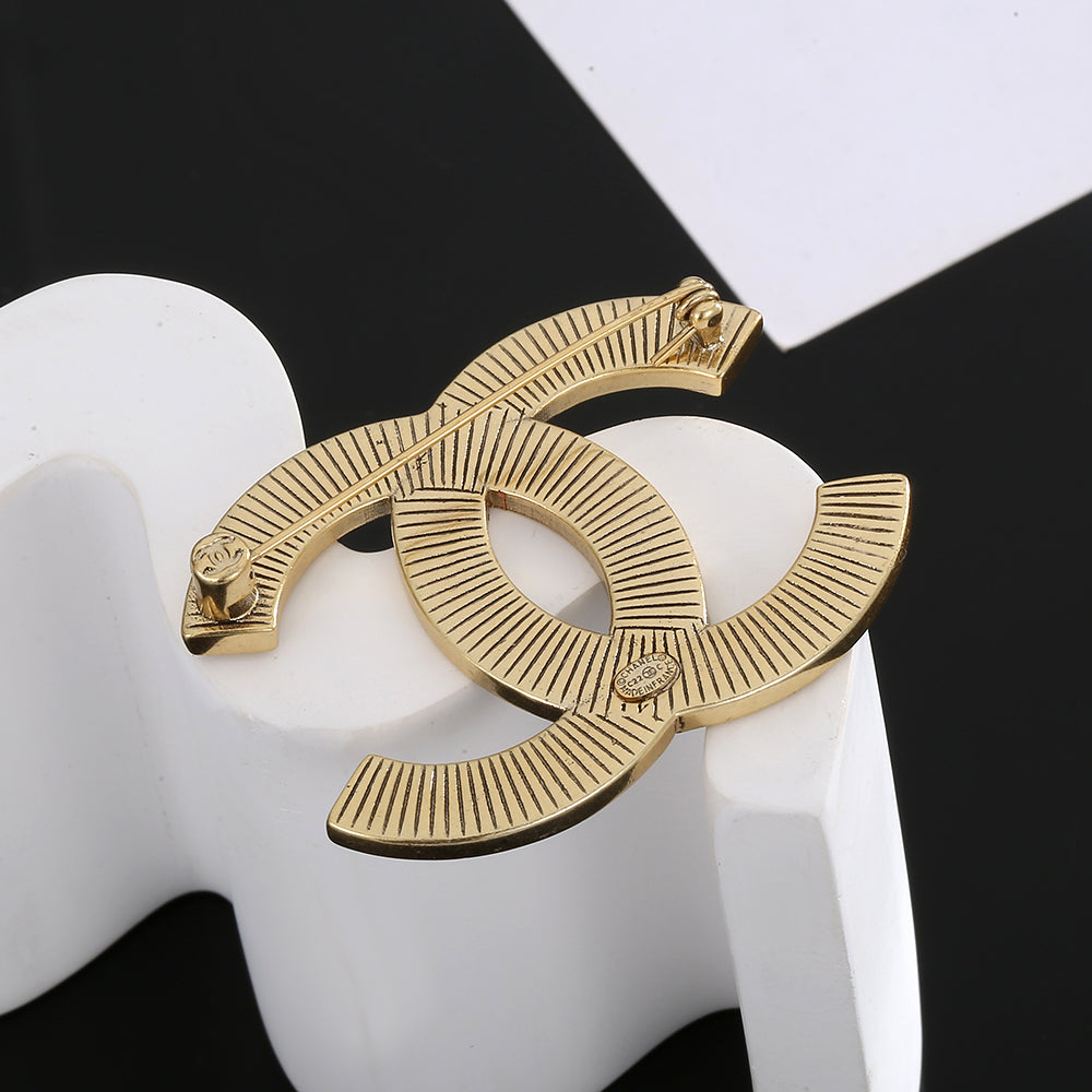 Chanel Diamond 18K Gold Brooch product image 3, provided for visual reference and product detail review