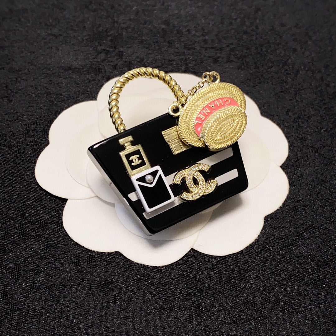 Chanel Bag 18K Gold Brooch product image 1, provided for visual reference and product detail review