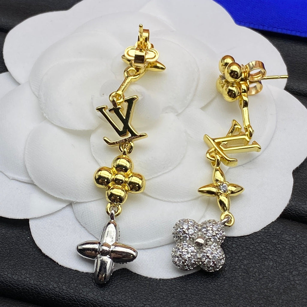 Louis Vuitton Blossom Long 18K Gold Earrings product image 4, provided for visual reference and product detail review