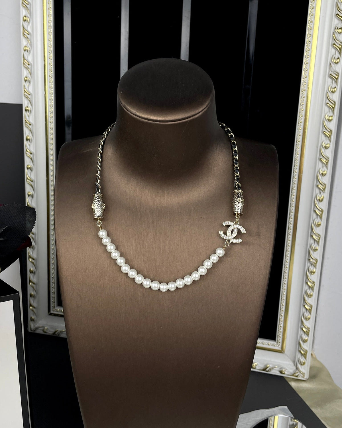Chanel Crystals Choker 18K Gold Necklace product image 2, provided for visual reference and product detail review
