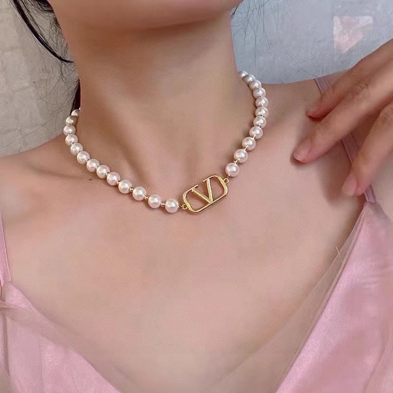 VLogo Pearls Choker 18K Gold Necklace product image 2, provided for visual reference and product detail review