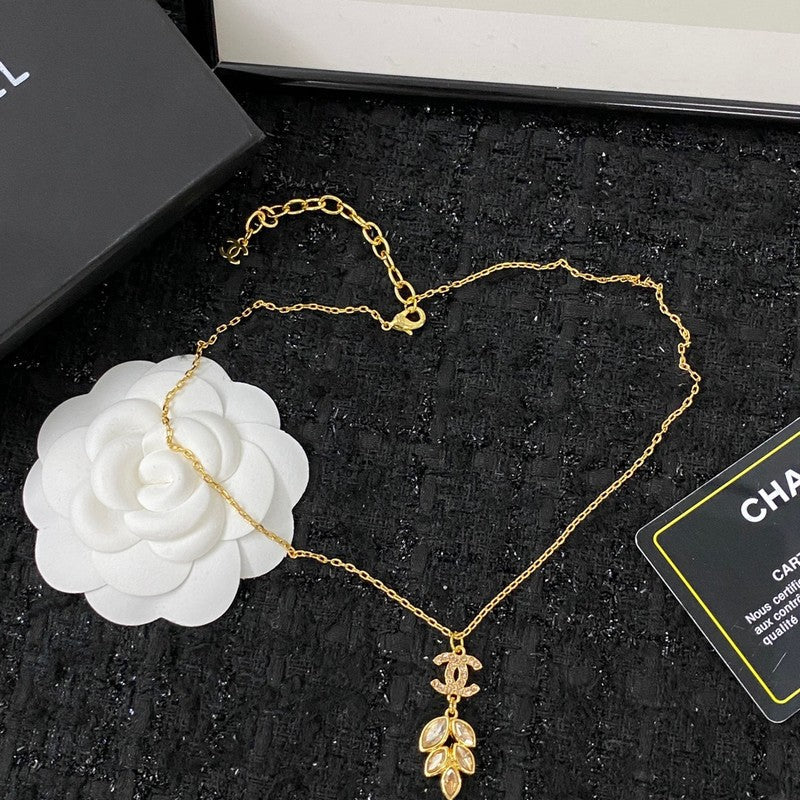 Chanel Flower Crystal 18K Gold Necklace product image 5, provided for visual reference and product detail review