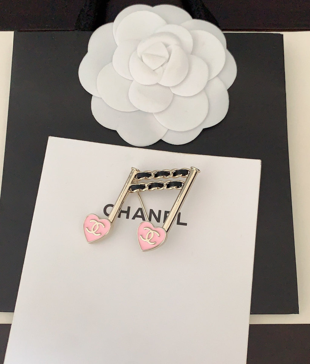 Chanel Music Symbol 18K Gold Brooch product image 4, provided for visual reference and product detail review