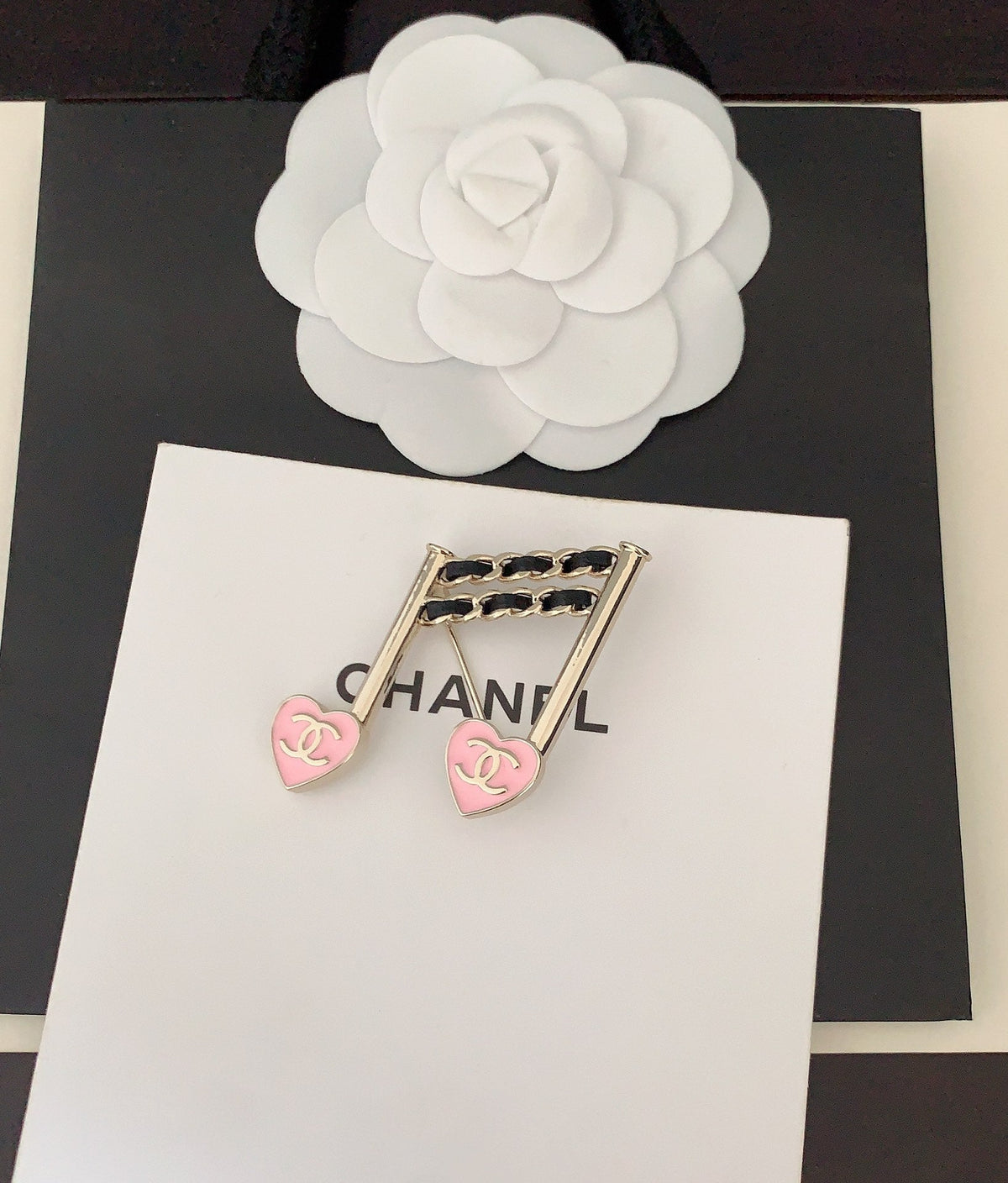 Chanel Music Symbol 18K Gold Brooch product image 4, provided for visual reference and product detail review