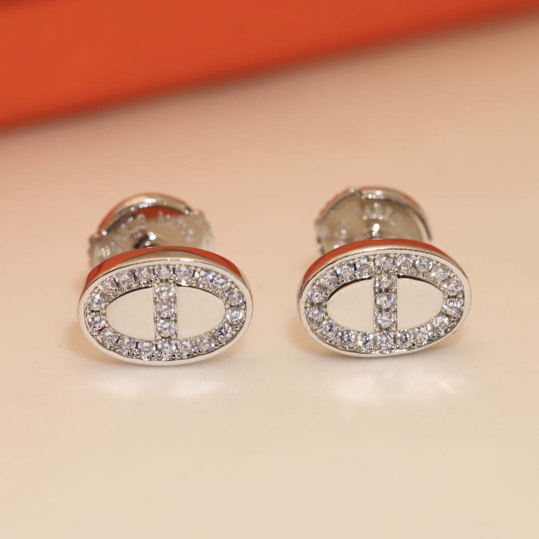 Hermes Mini Farandole Diamond 18K Gold Earrings product image 2, provided for visual reference and product detail review