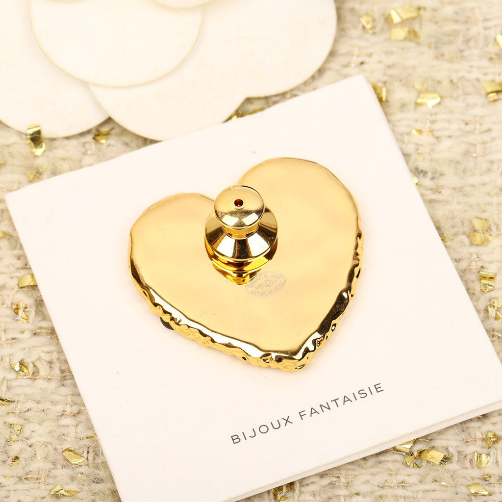 Chanel Black Heart 18K Gold Brooch product image 5, provided for visual reference and product detail review