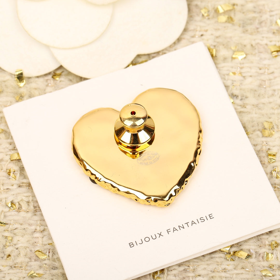 Chanel Black Heart 18K Gold Brooch product image 5, provided for visual reference and product detail review