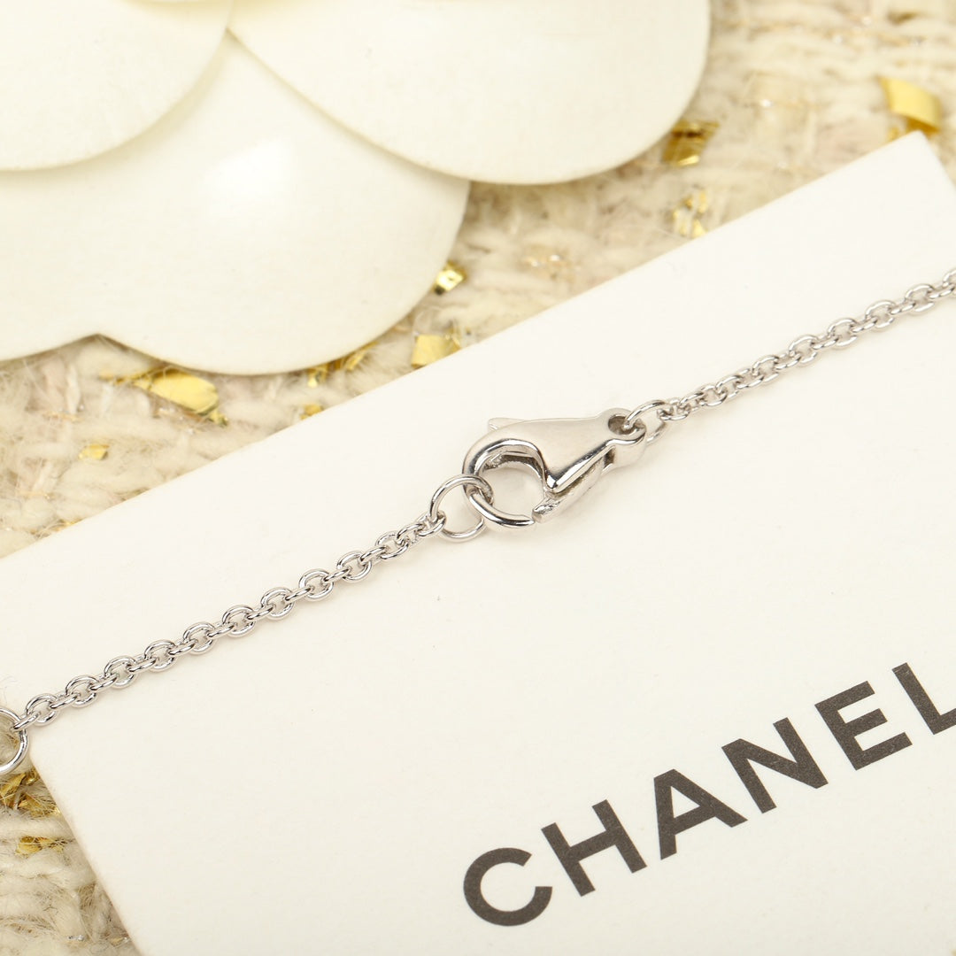 Chanel Plume De 18K Gold Necklace product image 7, provided for visual reference and product detail review