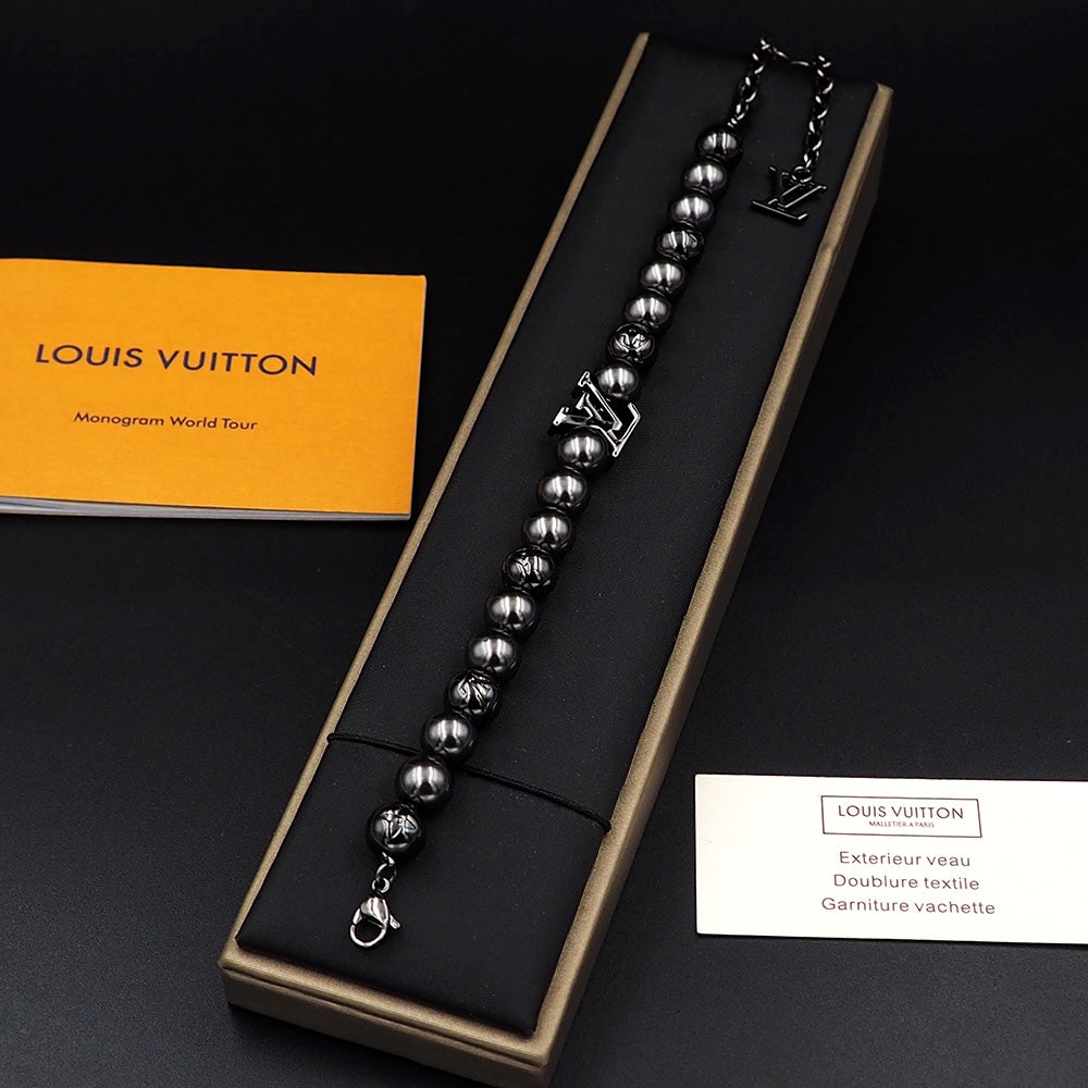 Louis Vuitton Monogram Pearls 18K Gold Bracelet product image 10, provided for visual reference and product detail review