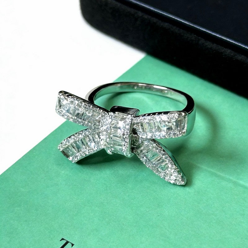 Tiffany Bow Diamond 18K Gold Ring product image 1, provided for visual reference and product detail review