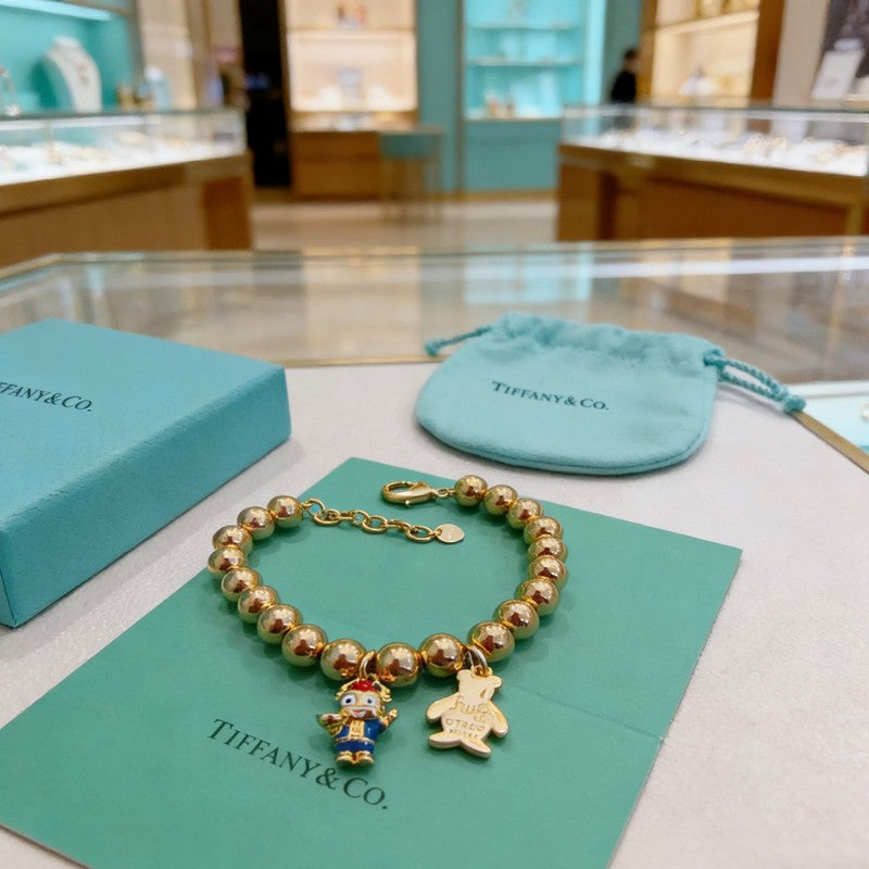 Tiffany Return to Tag Gold 18K Gold Bracelet product image 4, provided for visual reference and product detail review