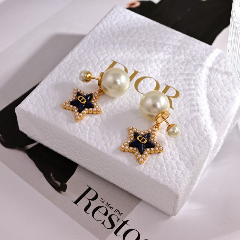 Dior Tribales Star Pearl 18K Gold Earrings product image 4, provided for visual reference and product detail review
