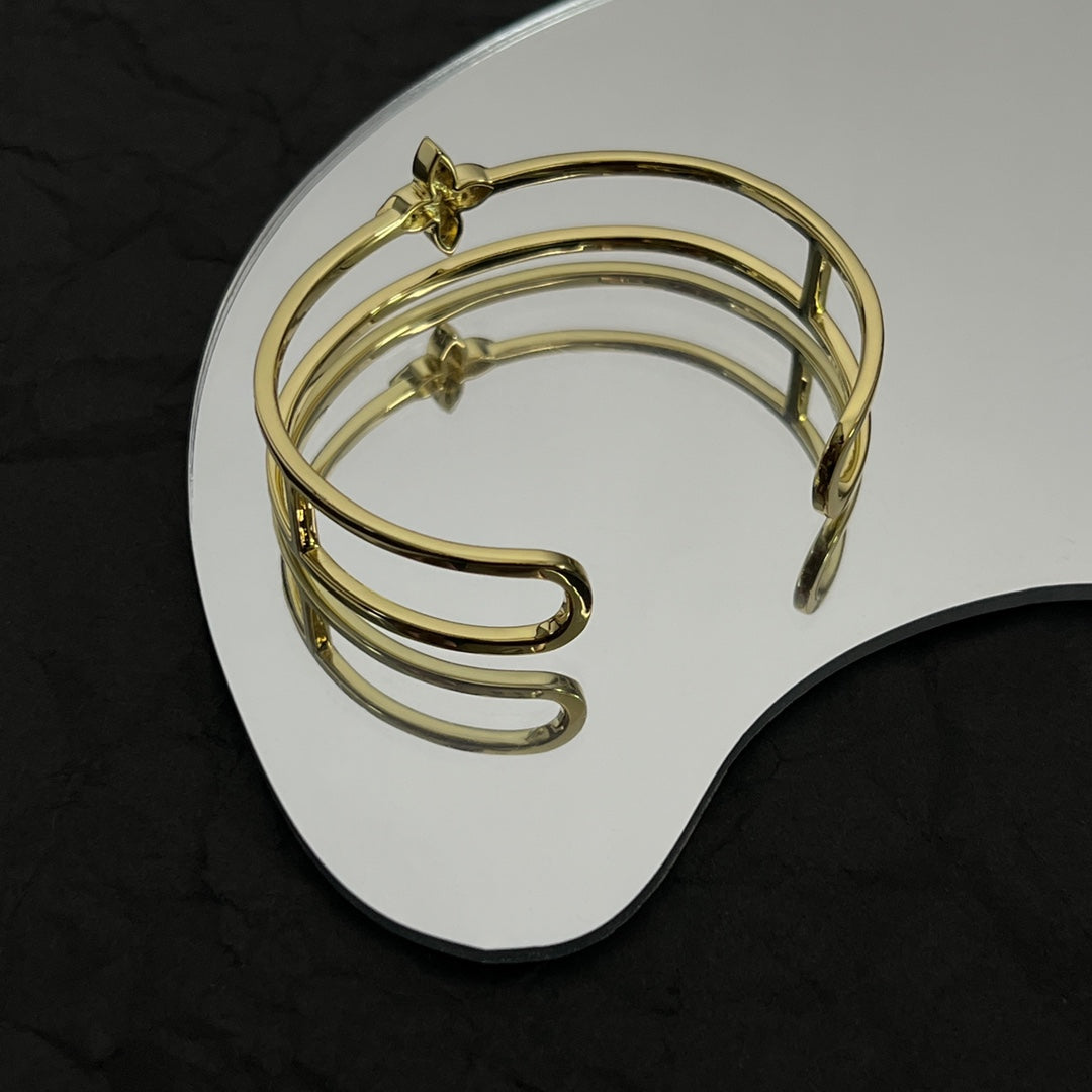 Louis Vuitton Idylle Blossom Two-Row 18K Gold Bracelet product image 12, provided for visual reference and product detail