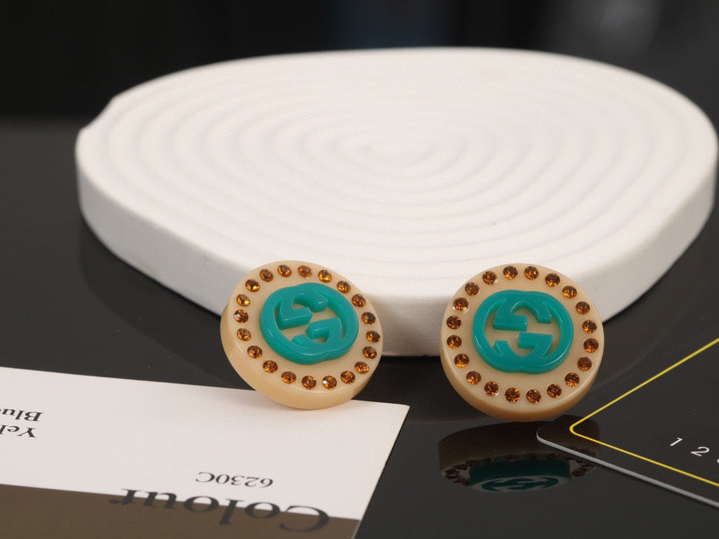Gucci Double Resin 18K Gold Earrings product image 3, provided for visual reference and product detail review
