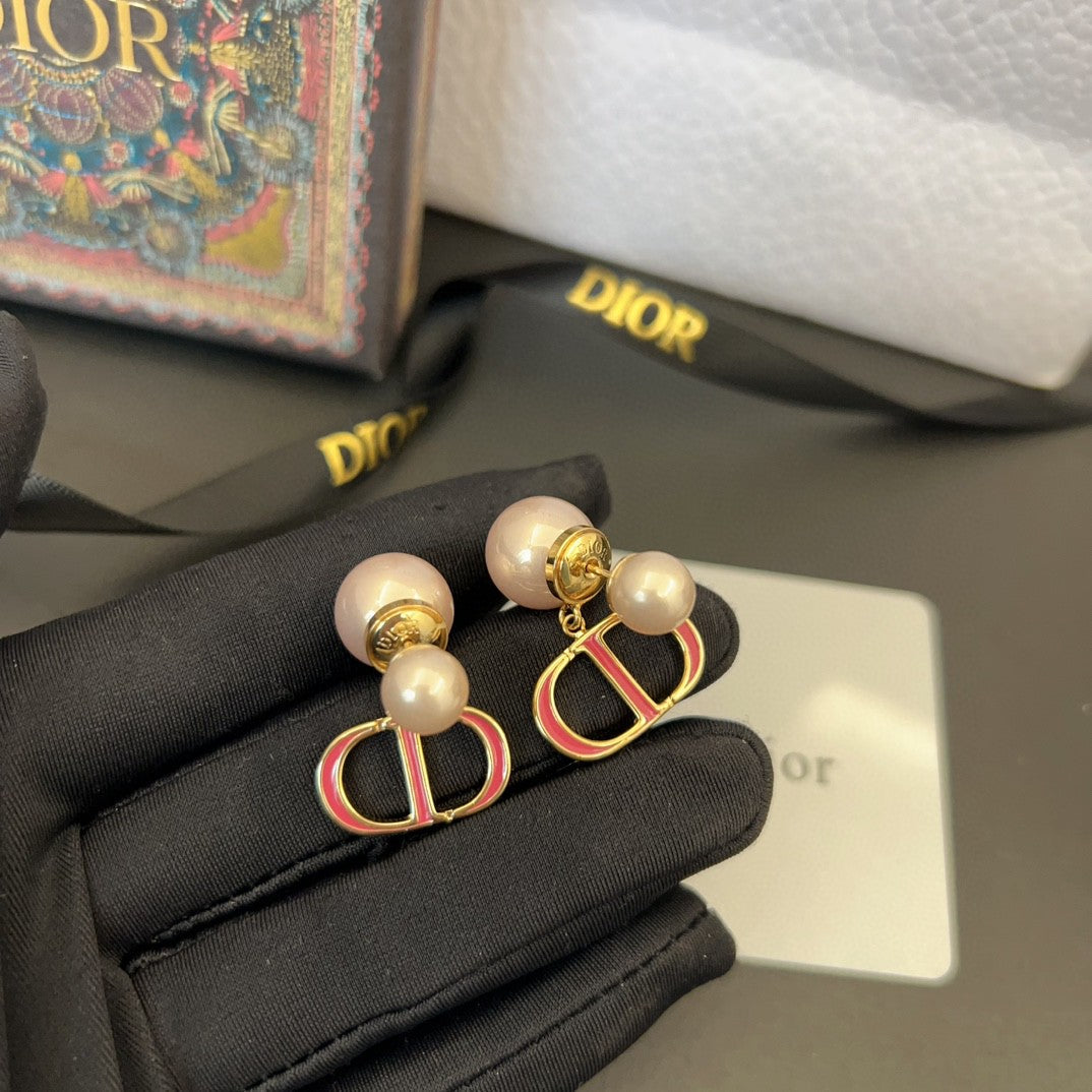 Dior 30 Montaigne Rani Pink Pearls 18K Gold Earrings product image 4, provided for visual reference and product detail review
