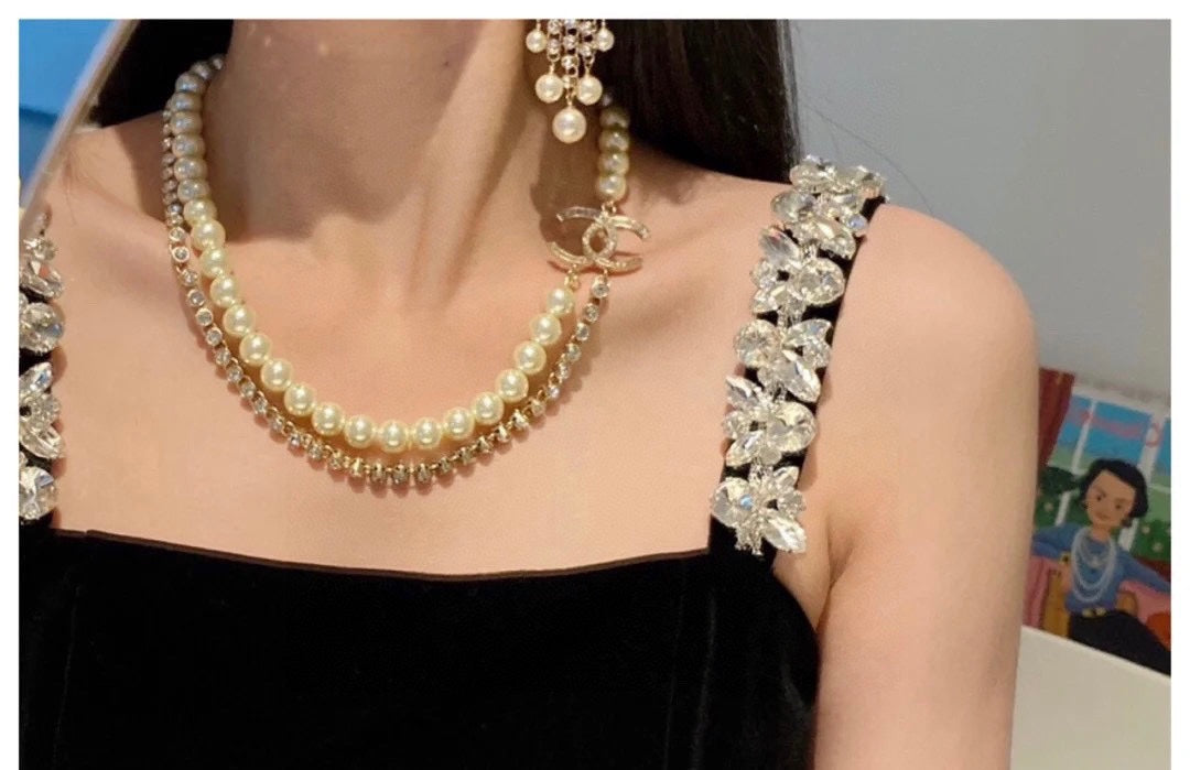 Chanel Pearls 18K Gold Necklace product image 3, provided for visual reference and product detail review