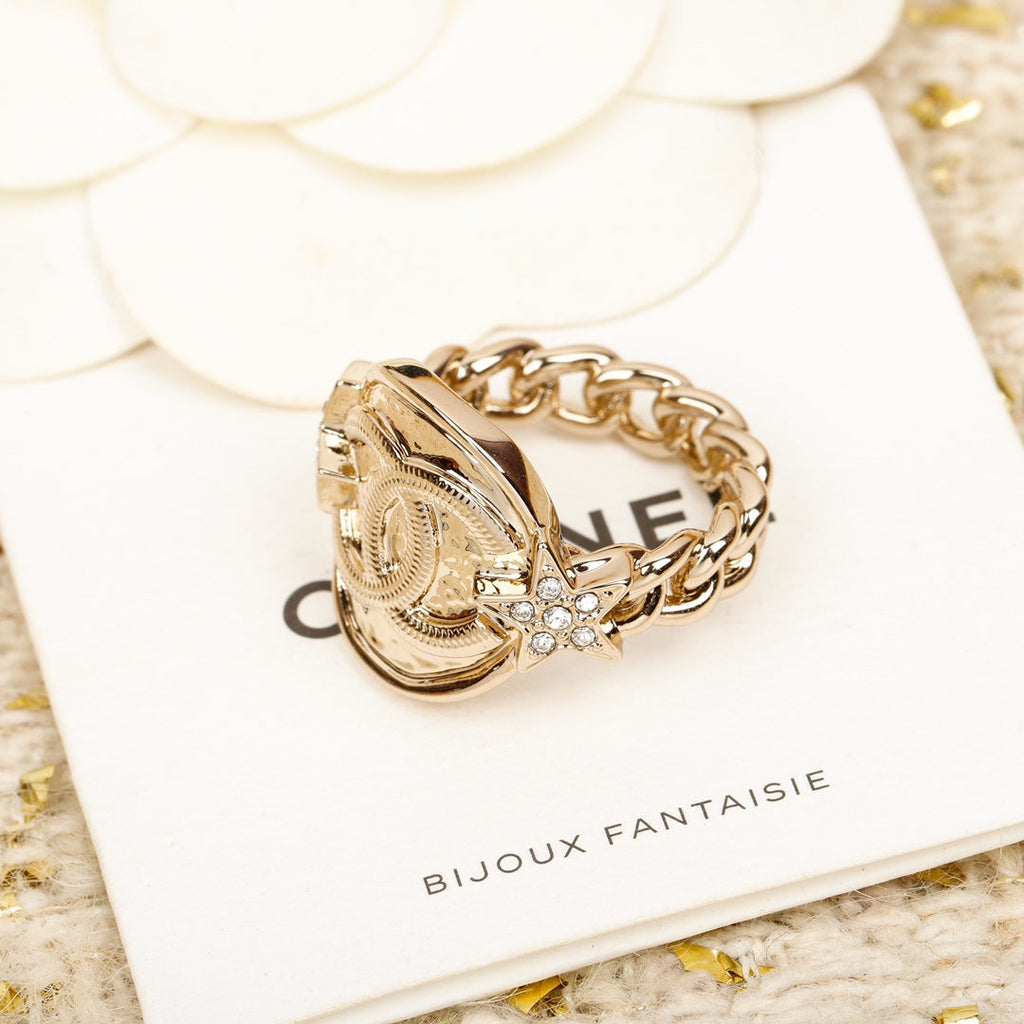 Chanel Chain 18K Gold Ring product image 2, provided for visual reference and product detail review
