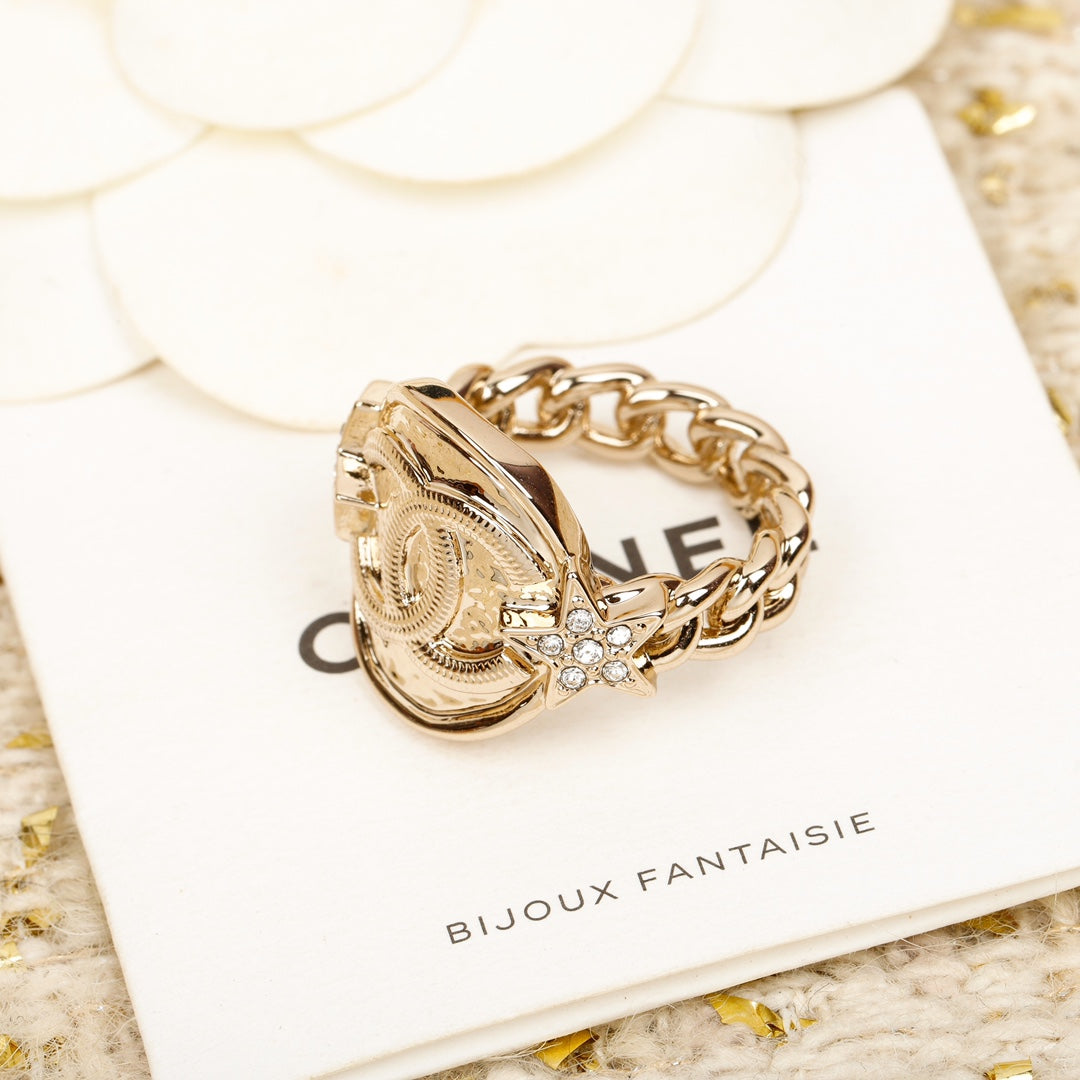 Chanel Chain 18K Gold Ring product image 2, provided for visual reference and product detail review