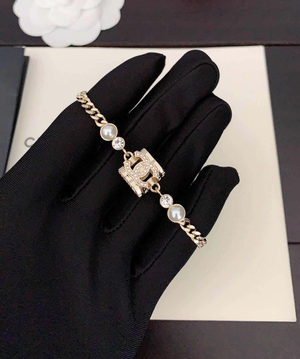 Chanel Square Pearl Chain 18K Gold Necklace product image 3, provided for visual reference and product detail review