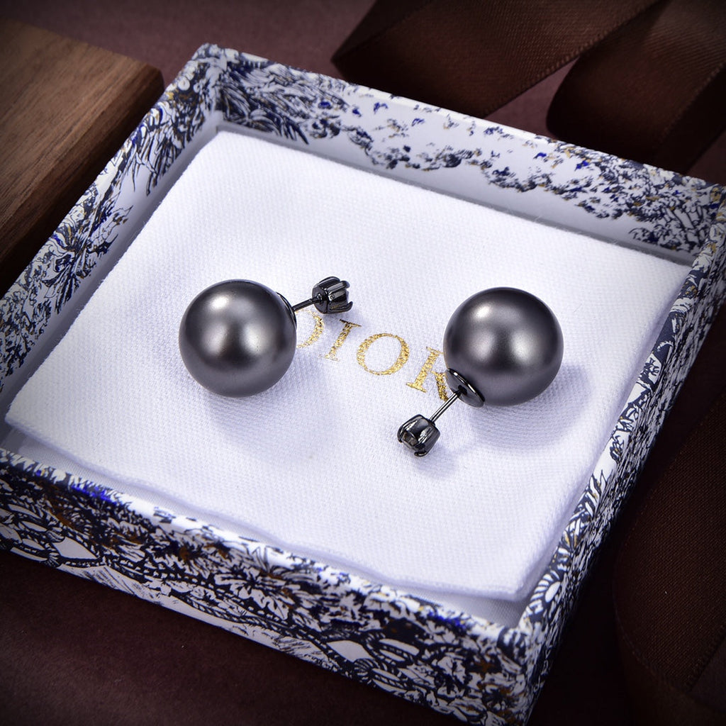 Dior Tribales Black Resin Pearls 18K Gold Earrings product image 6, provided for visual reference and product detail review