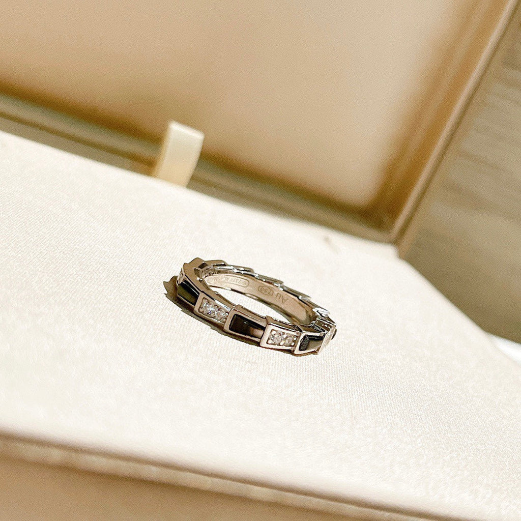 Bvlgari Serpenti Viper Malachite 18K Gold Ring product image 4, provided for visual reference and product detail review