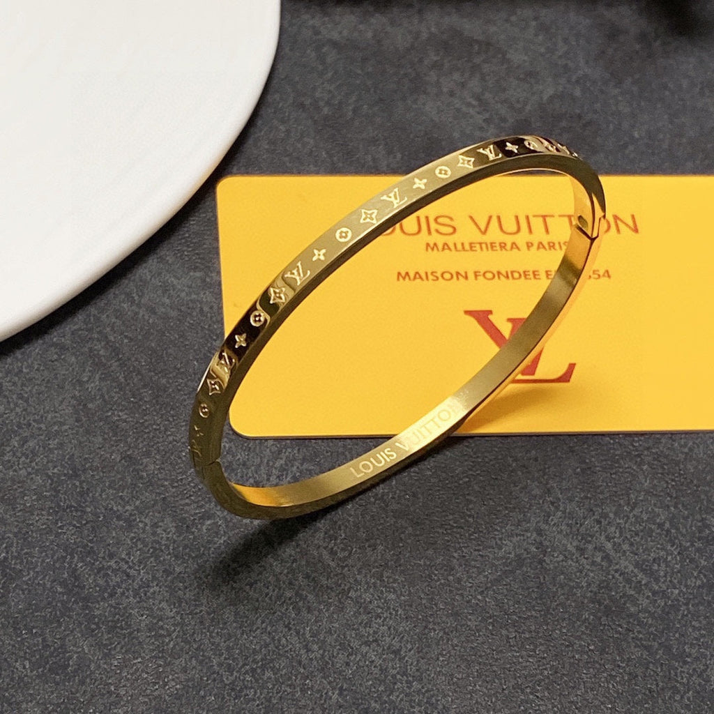 Louis Vuitton Vintage 18K Gold Bracelet product image 5, provided for visual reference and product detail review