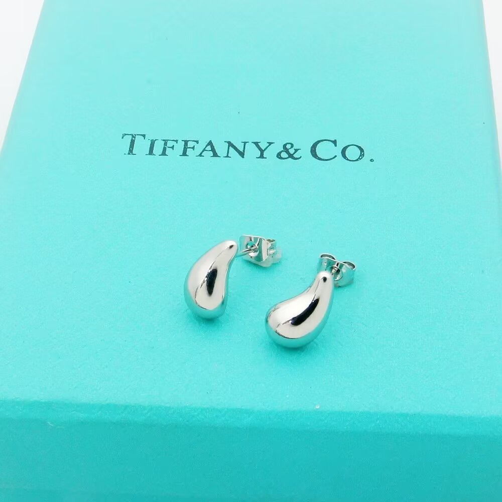 Tiffany Horn 18K Gold Earrings product image 3, provided for visual reference and product detail review