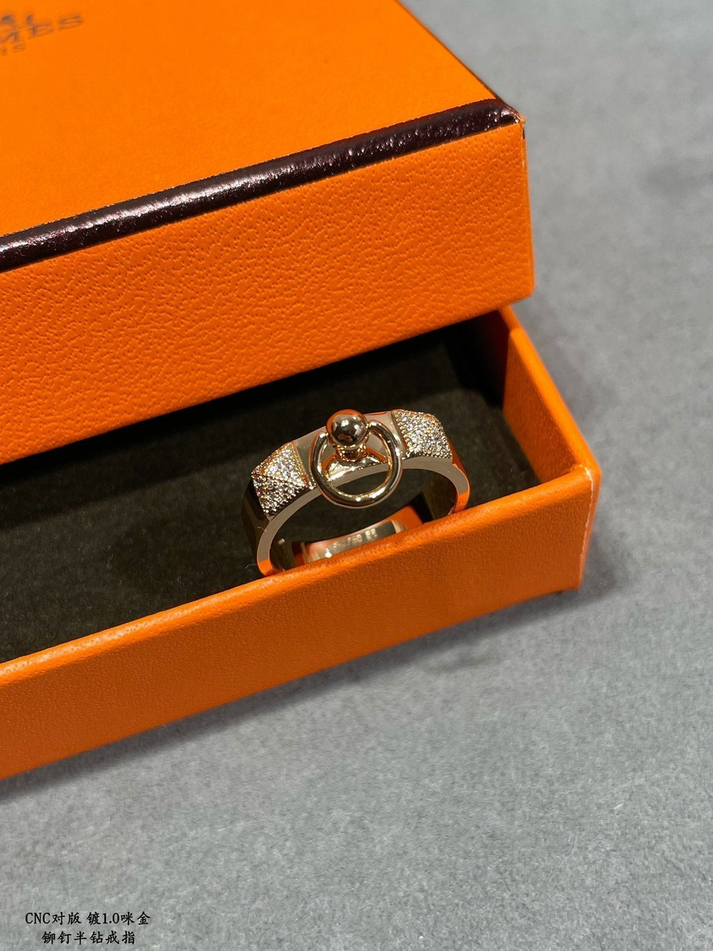 Hermes Collier De Chien Lock Diamonds 18K Gold Ring product image 8, provided for visual reference and product detail review