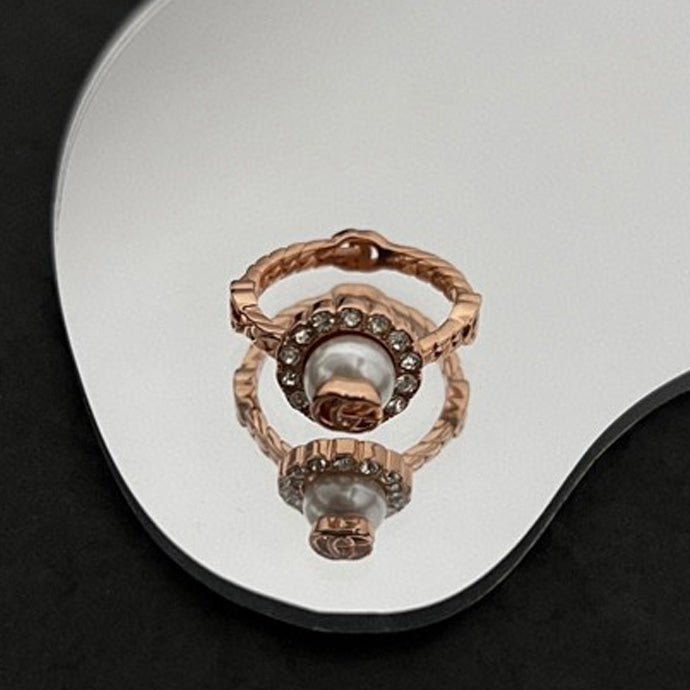 Gucci Double Pearl 18K Gold Ring product image 1, provided for visual reference and product detail review