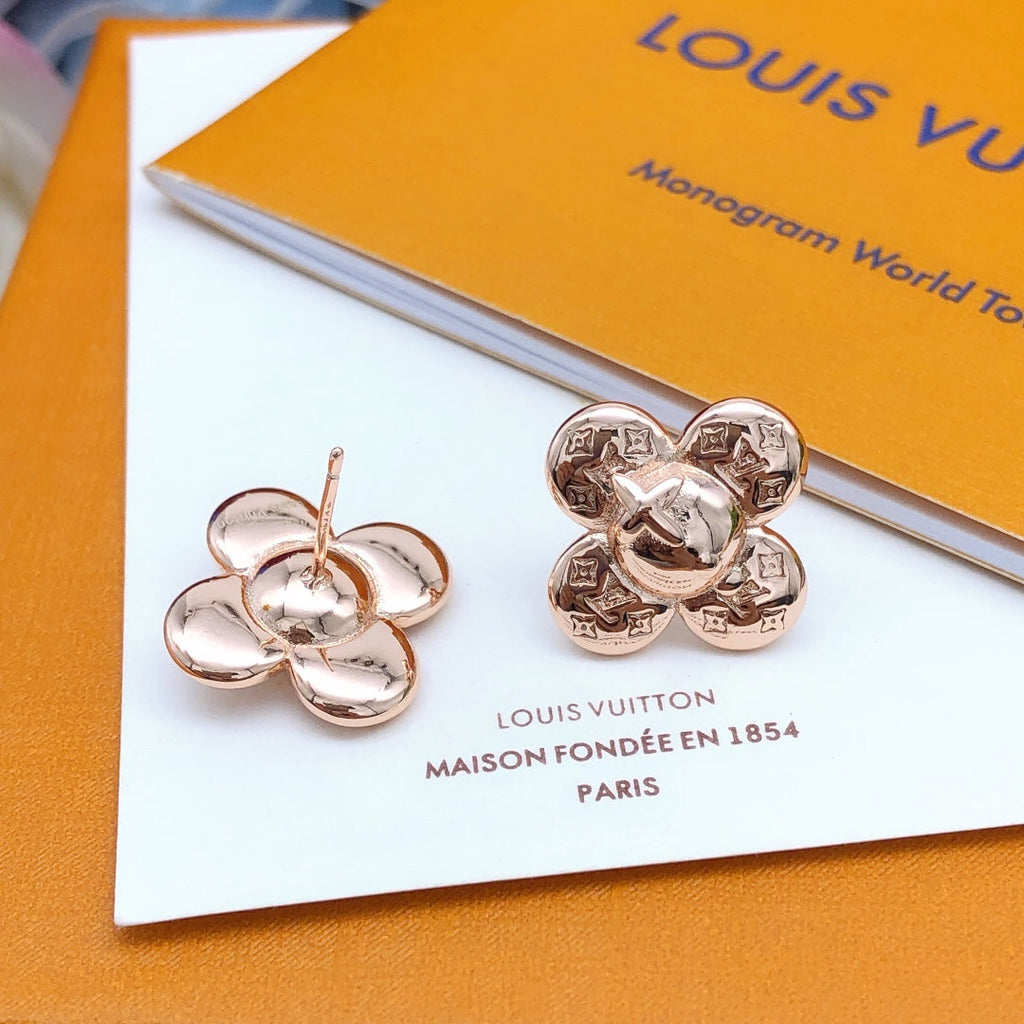 Louis Vuitton Vivienne 18K Gold Earrings product image 4, provided for visual reference and product detail review