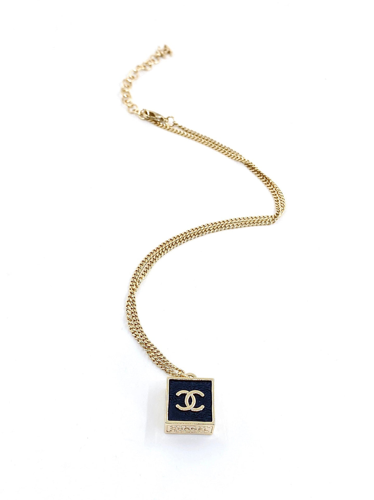 Chanel Square Pendant 18K Gold Necklace product image 4, provided for visual reference and product detail review