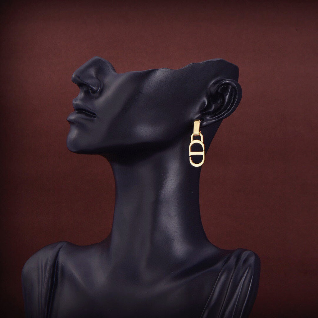 Dior 30 Montaigne 18K Gold Earrings product image 3, provided for visual reference and product detail review